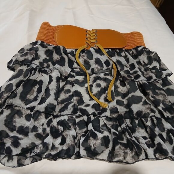 Ruby Rose skirt with belt - Picture 1 of 2